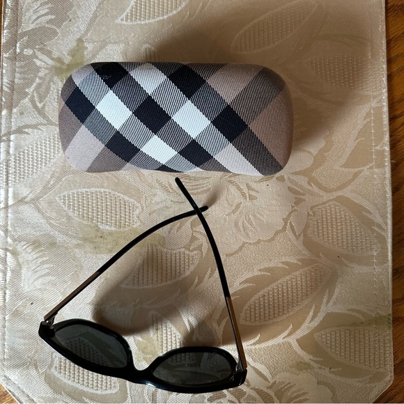 Vintage Burberry Sunglasses With Case Preowned very good condition - Picture 6 of 16